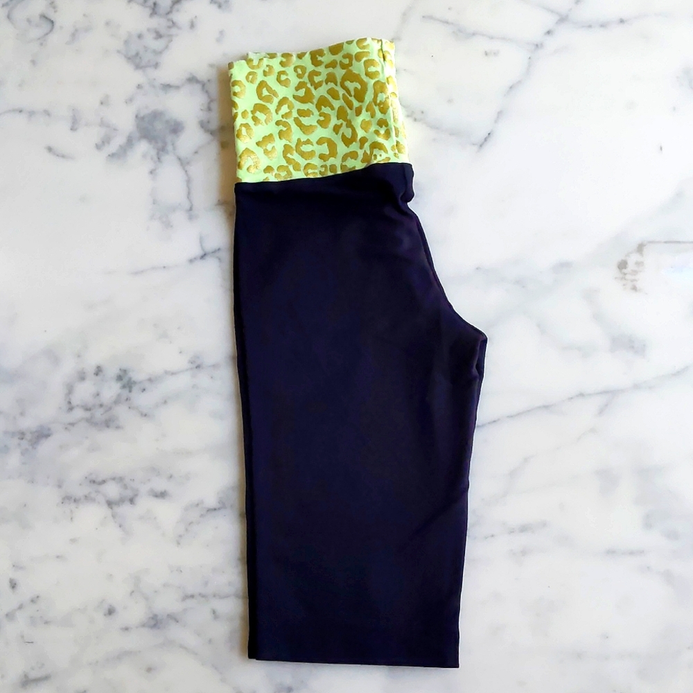 NWOT. Aero Stretch Cropped Comfort Yoga Athletic Pant.